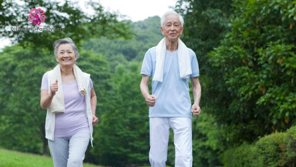 Đi bộ là giải pháp tối ưu cho người cao tuổi