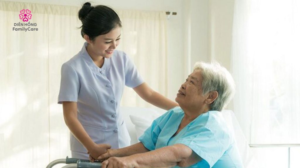 Nhân viên chăm sóc người bệnh tại bệnh viện là những người có trình độ chuyên môn cao