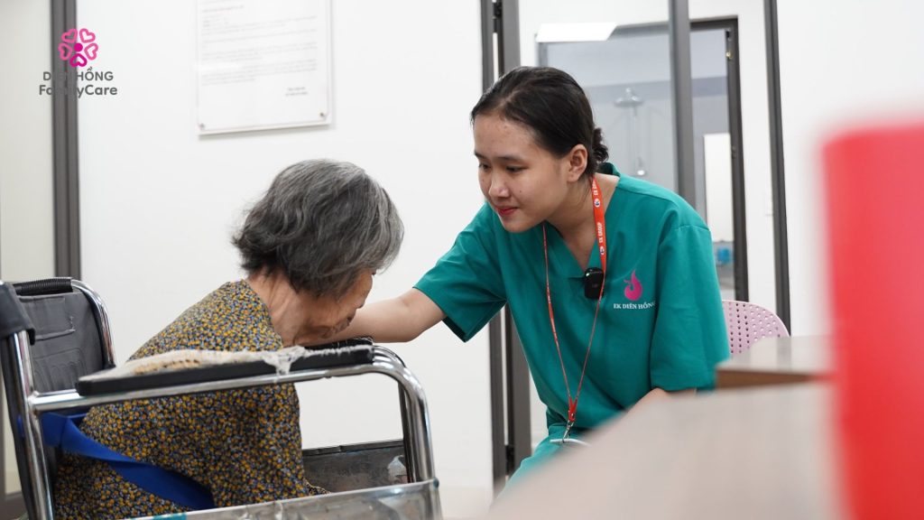 Nhân viên chăm sóc người bệnh tại bệnh viện sẽ trở thành xu hướng trong tương lai 