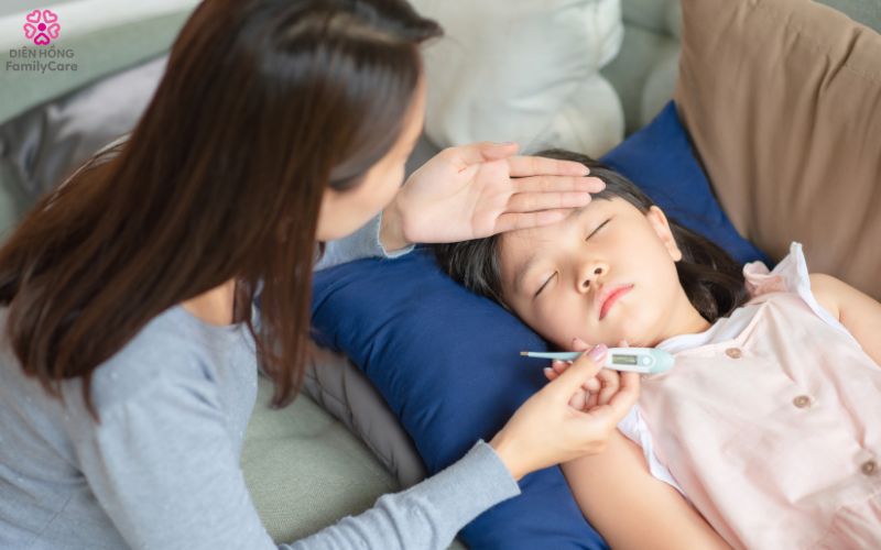 Dịch vụ hộ lý chăm sóc trẻ tại nhà giúp phụ huynh yên tâm khi con ốm