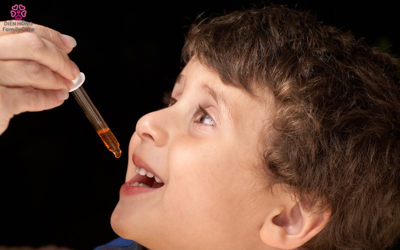 cho-tre-bieng-an-bo-sung-vi-chat