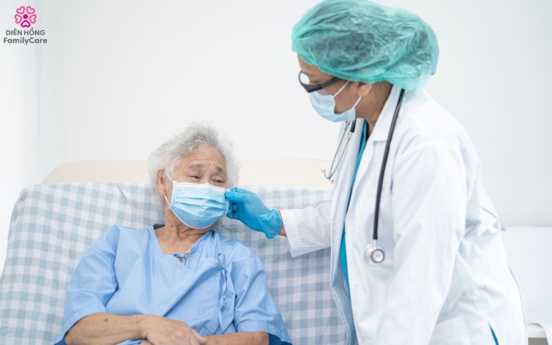 viem-phoi-o-nguoi-gia-mua-he-do-dieu-hoa