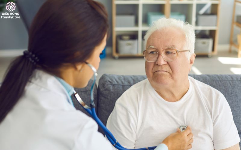 viem-phoi-o-nguoi-gia-mua-he