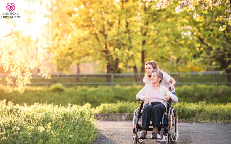 viem-phoi-o-nguoi-gia-mua-he