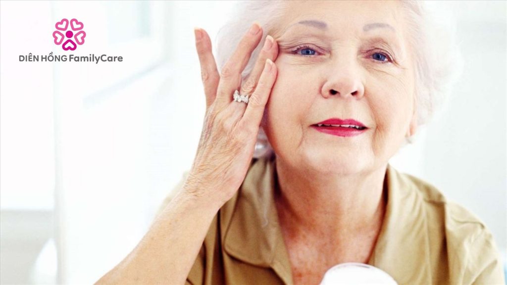 Người cao tuổi tẩy tế bào chết