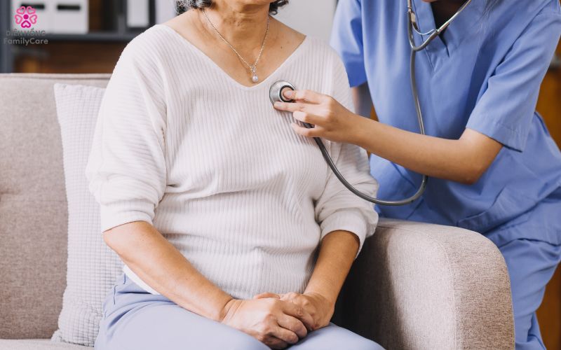 kham-benh-cho-nguoi-cao-tuoi-bi-tieu-duong