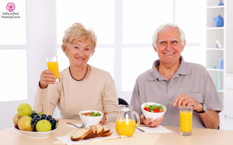 nguoi-cao-tuoi-an-gi-mua-lanh