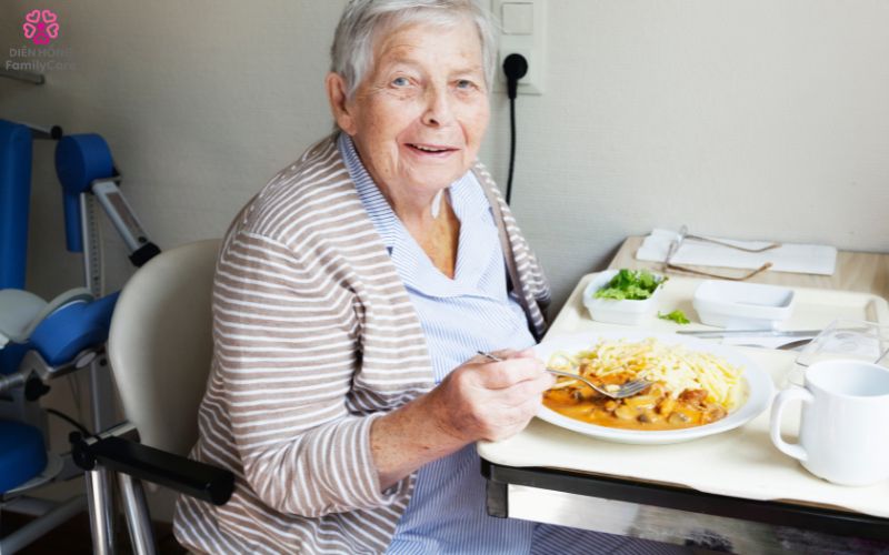 nguoi-cao-tuoi-an-gi-tot-cho-suc-khoe