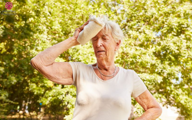 nguoi-gia-chong-mat-choang-vang-2