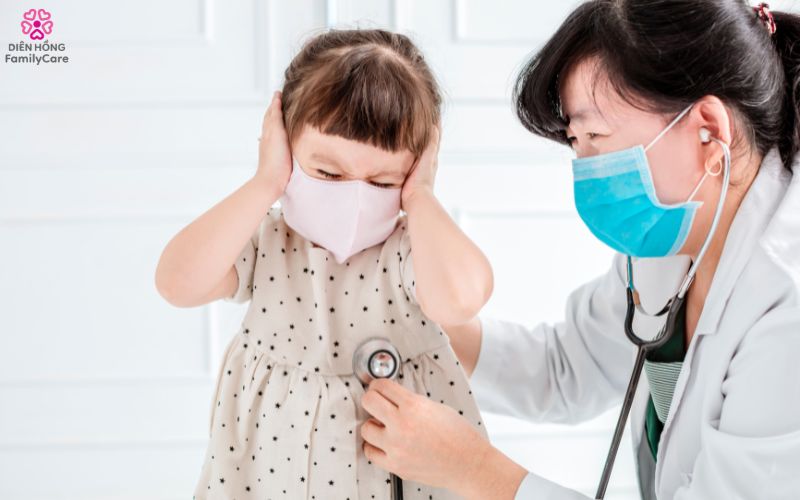 kham-benh-ho-hap-cho-tre-giao-mua-dienhong.jpg