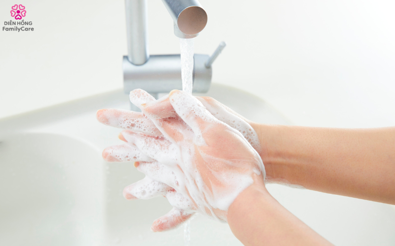 Chăm sóc vệ sinh da đúng cách giúp phòng ngừa loét tỳ đè ở bệnh nhân phải nằm điều trị dài ngày.