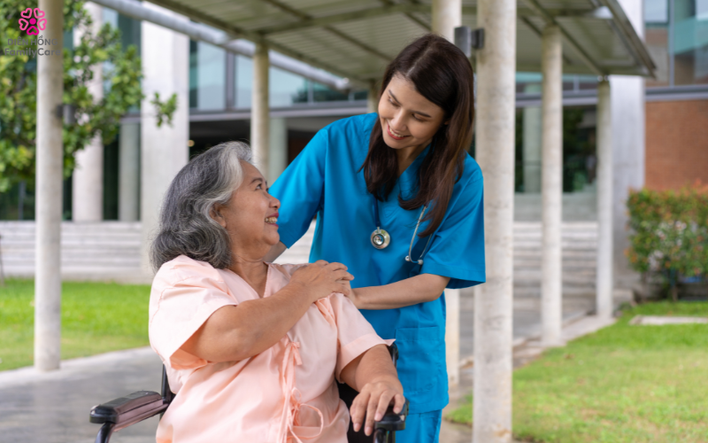 Quy trình chăm sóc tại Diên Hồng Family Care chú trọng báo cáo, bàn giao và đảm bảo chất lượng dịch vụ.