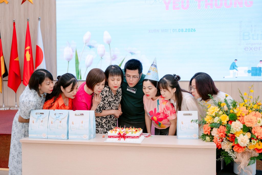 Đoàn Bệnh viện Đa khoa Hà Đông thăm hỏi và giao lưu cùng người cao tuổi tại EK Diên Hồng.