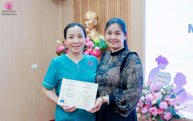 Học viên tham gia khóa học chăm sóc người bệnh để bổ sung kỹ năng nghề nghiệp và chăm sóc người thân.