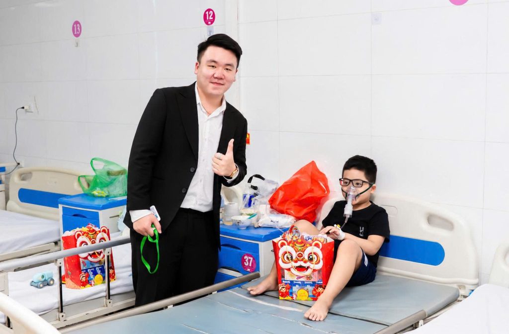 Diên Hồng Family Care trao quà Trung thu cho bệnh nhi đang điều trị tại Bệnh viện Thanh Nhàn.