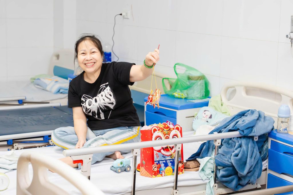 Những phần quà Trung thu được Diên Hồng Family Care gửi tặng các em nhỏ đang điều trị tại Khoa Nhi.