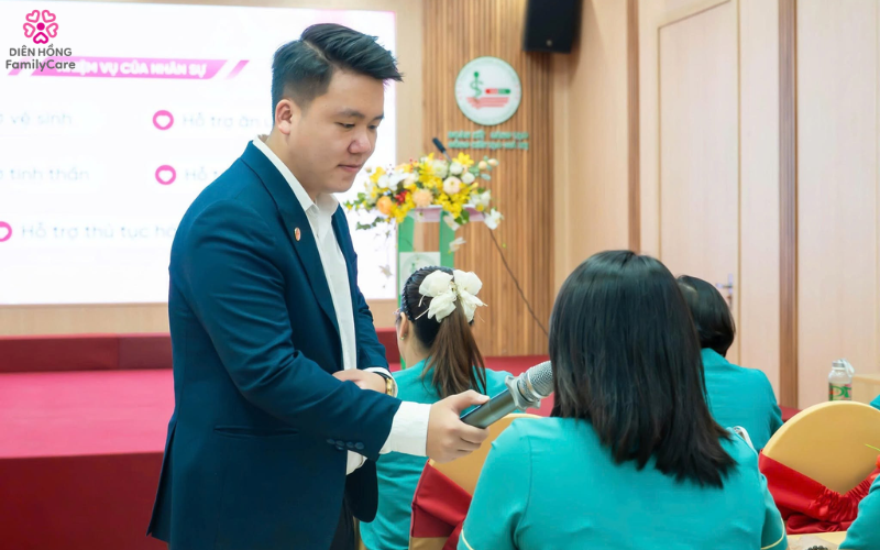 Kỹ năng chăm sóc người bệnh và người cao tuổi giúp hỗ trợ sinh hoạt, vận động và đảm bảo an toàn hằng ngày.